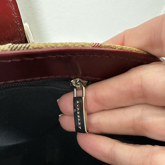 Burberry PVC Leather Novacheck Bucket Bag with Red handles. Vintage - Picture 4 of 7